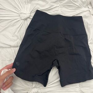 lululemon biker shorts 6inch in black